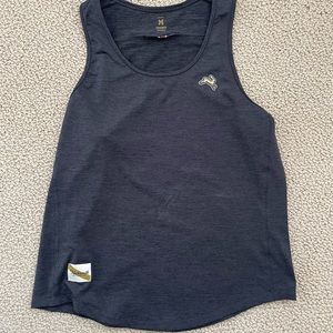 Tracksmith session tank - size M